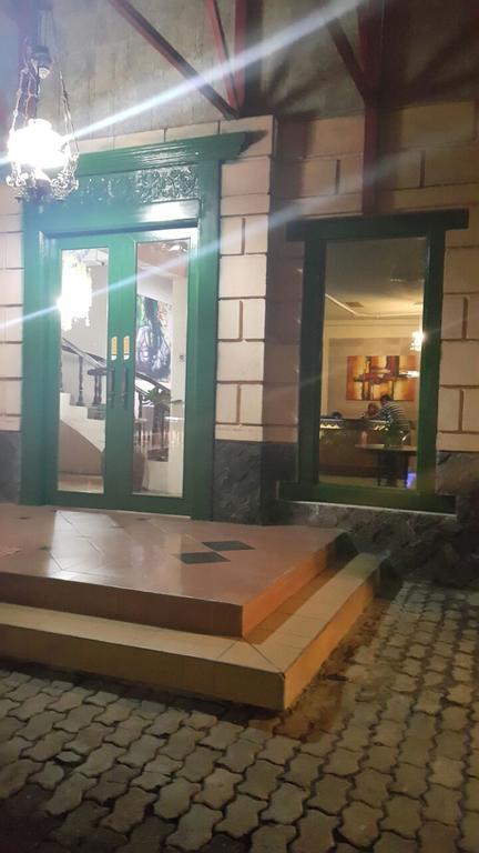 Le Paradis Hotel Палембанг Екстериор снимка